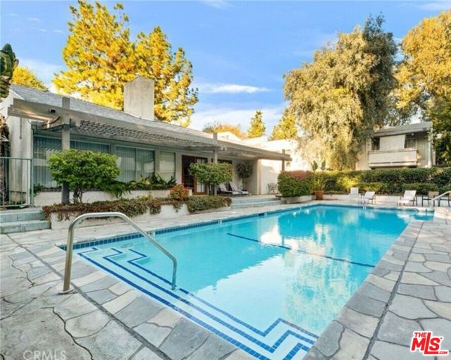 20134 Leadwell Street, Winnetka CA: https://media.crmls.org/mediaz/0f7ef51a-41e9-430b-8b13-231606ddf954.jpg