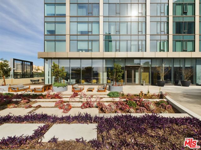 Image 15 of 16 For 889 Francisco Street 3801