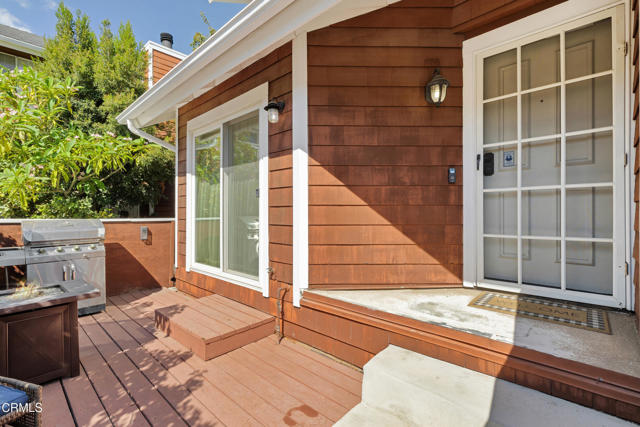 19431 Sherman Way, Reseda CA: https://media.crmls.org/mediaz/0f7fe5e9-f8dd-4324-91d6-8681ffd4aa59.jpg
