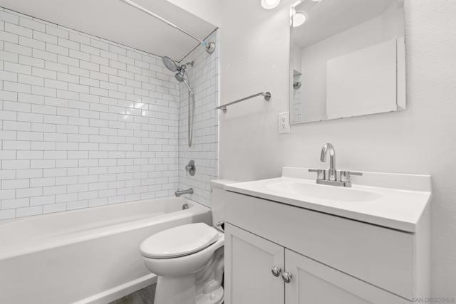 4851 Cole St, San Diego CA: https://media.crmls.org/mediaz/0f8032d9-fcc6-477c-9250-fdc3d1ca1508.jpg