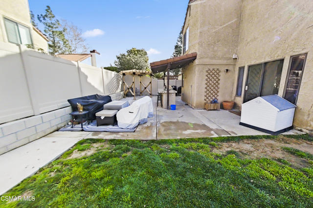 2228 Oak Haven Avenue, Simi Valley CA: https://media.crmls.org/mediaz/0f8035bd-1efb-495a-92f0-f5b908f05296.jpg