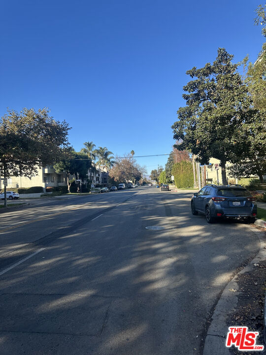 4248 Whitsett Avenue, Studio City CA: https://media.crmls.org/mediaz/0f804402-0006-40a8-a935-fb48672bc21c.jpg