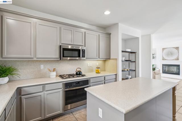 220 Hollister Avenue, Alameda CA: https://media.crmls.org/mediaz/0f80eec2-cf87-4d98-a25e-a4329d90a993.jpg