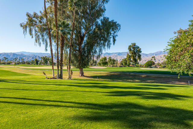 34955 Mission Hills Drive, Rancho Mirage CA: https://media.crmls.org/mediaz/0f80f4e2-7f3e-48d4-984f-b9468bf7e333.jpg
