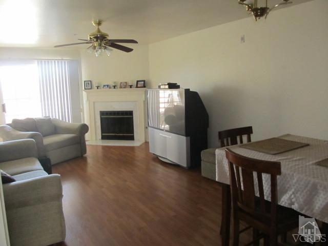 Detail Gallery Image 5 of 13 For 2713 Antonio Dr #106,  Camarillo,  CA 93010 - 2 Beds | 2 Baths