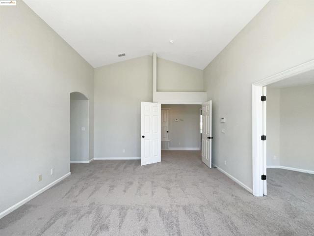 5214 Pavilion Ct, Fairfield CA: https://media.crmls.org/mediaz/0f81b0bd-b67f-45c0-bb13-ef567aa7a5d9.jpg