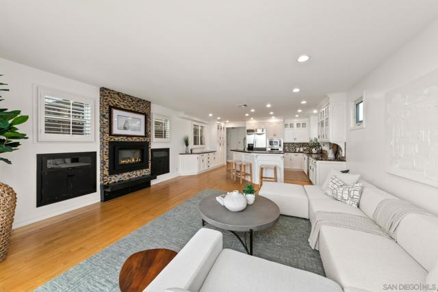 261 G Ave, Coronado CA: https://media.crmls.org/mediaz/0f81d6c8-c8c1-4ed5-a222-2296a1c16760.jpg