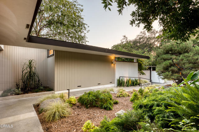 1570 Old House Road, Pasadena CA: https://media.crmls.org/mediaz/0f820429-87b4-46d7-96b9-29d41bf899bc.jpg