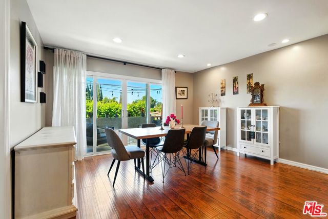 12955 Riverside Drive, Sherman Oaks CA: https://media.crmls.org/mediaz/0f821201-890e-47db-bb82-acde05b9d3f3.jpg