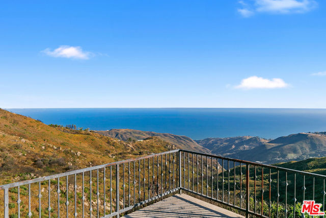 23010 Saddle Peak Road photo 14