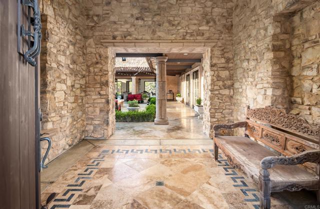 4258 Via Ravello, Rancho Santa Fe CA: https://media.crmls.org/mediaz/0f82deb0-5b02-45d0-bce6-6b47fb25529f.jpg