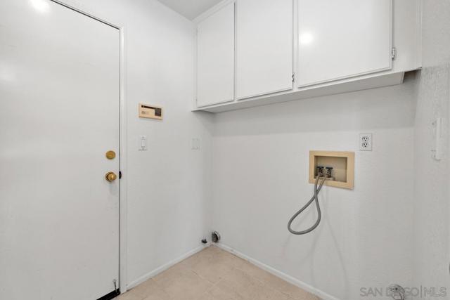 12305 Crisscross Ln, San Diego CA: https://media.crmls.org/mediaz/0f82e51b-219d-4017-8d60-300b0e5675be.jpg
