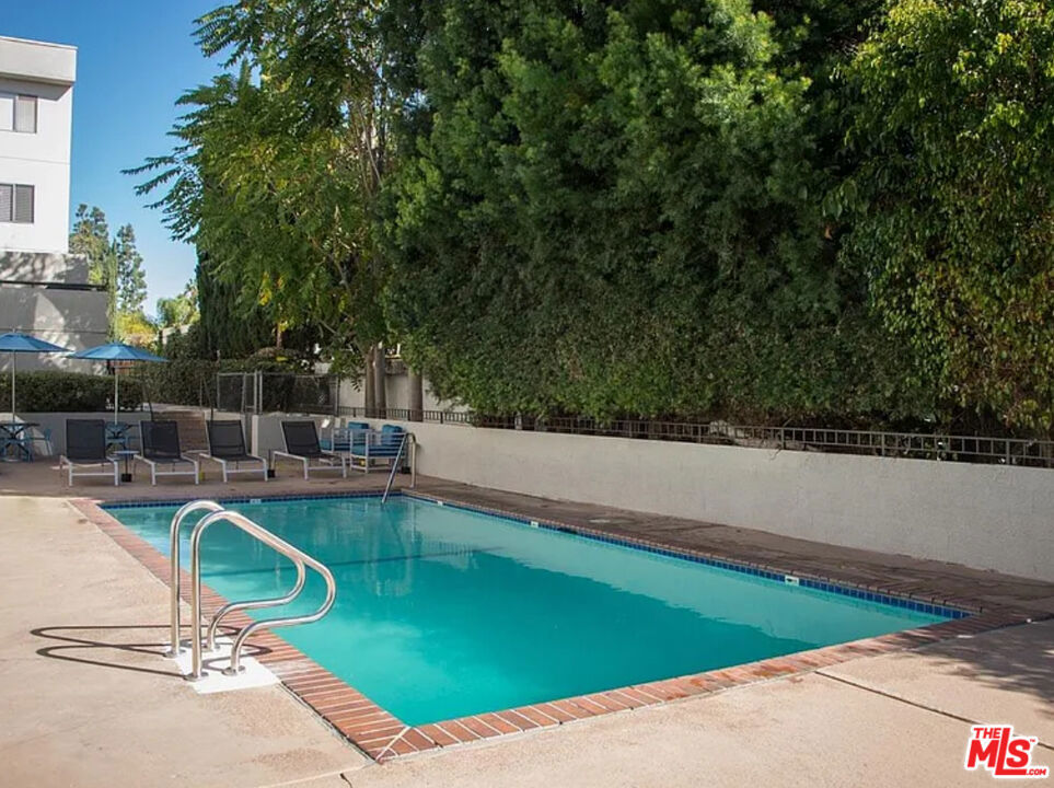 6228 Fulton Avenue #109