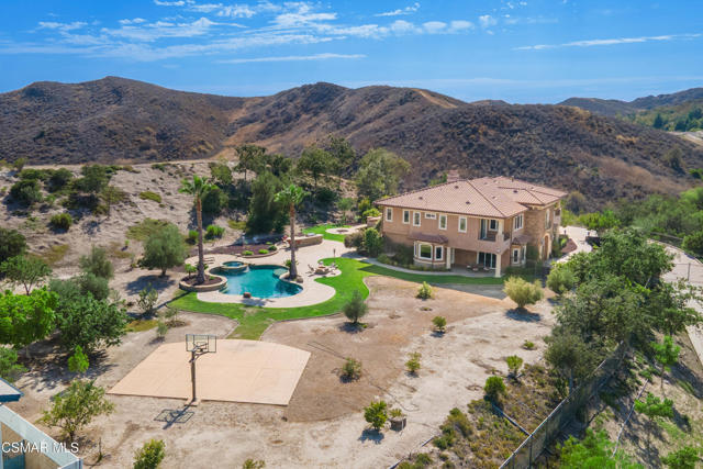 2462 Lost Canyons Drive, Simi Valley CA: https://media.crmls.org/mediaz/0f82f94d-445e-45e8-a6d0-c07dc1a6cc08.jpg
