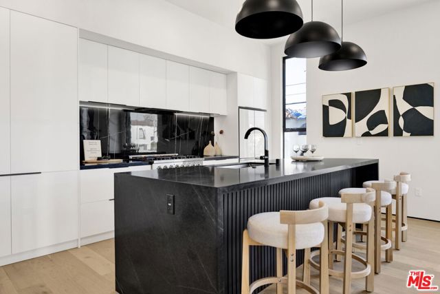 5868 Saturn Street, Los Angeles CA: https://media.crmls.org/mediaz/0f8357ce-61cb-4a7c-92ab-bb503830f8ef.jpg