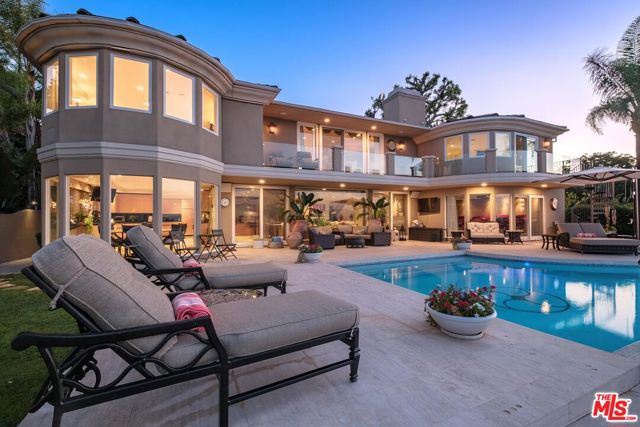 7833 Torreyson Drive, Los Angeles CA: https://media.crmls.org/mediaz/0f836bfc-a4f8-4041-88d6-45485dff0e77.jpg