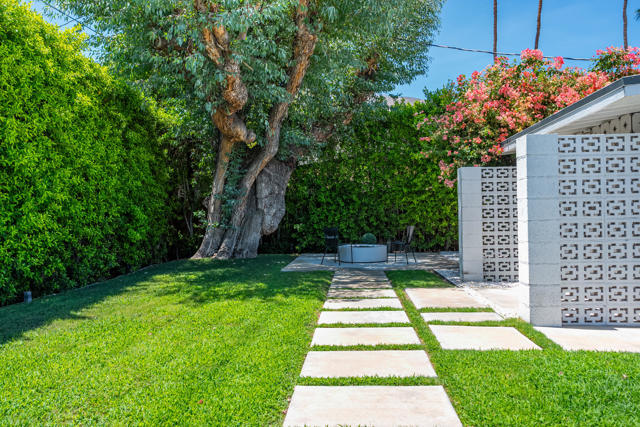 1529 S Riverside Drive, Palm Springs, CA 92264