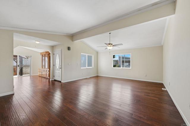 Detail Gallery Image 6 of 40 For 647 via Costa Rica, Vista,  CA 92081 - 3 Beds | 2 Baths