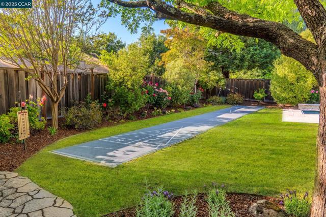40 Northview Ct, Danville CA: https://media.crmls.org/mediaz/0f848806-1b06-459a-b506-67977b52c921.jpg