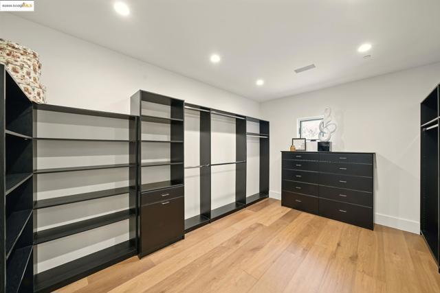 13462 Campus drive, Oakland CA: https://media.crmls.org/mediaz/0f84e497-e867-4d1f-aba4-c1bf42b0bcde.jpg