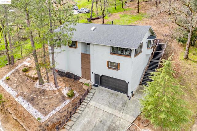16806 Brewer Rd, Grass Valley CA: https://media.crmls.org/mediaz/0f84f6ee-3453-4b39-92c5-f338f2fccc71.jpg