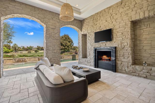 80740 Via Portofino, La Quinta CA: https://media.crmls.org/mediaz/0f854feb-3457-4dab-91d2-028ff68324b0.jpg