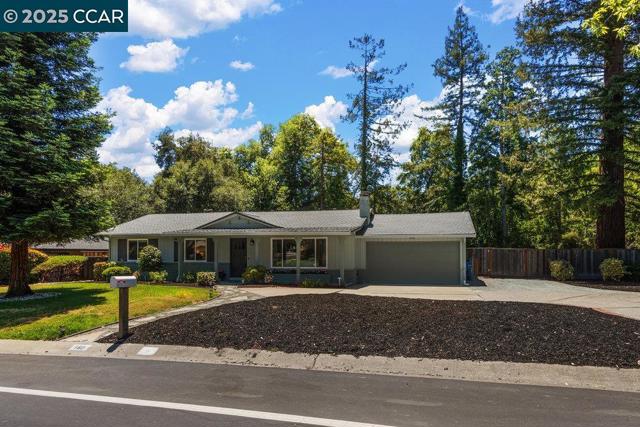 180 Ivy Drive, Orinda CA: https://media.crmls.org/mediaz/0f85d1f8-55d5-4cf6-ad9a-2a9ed7cec58f.jpg