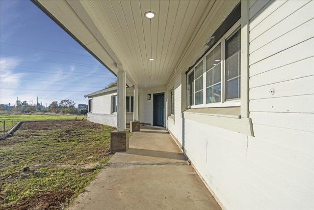 9350 Bond Road, Elk Grove CA: https://media.crmls.org/mediaz/0f86d39c-6d00-4f9f-b4bc-3f6515c5ebc0.jpg