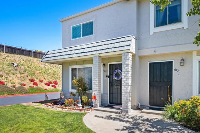 Detail Gallery Image 1 of 14 For 9428 Carlton Oaks Dr a,  Santee,  CA 92071 - 2 Beds | 1/1 Baths