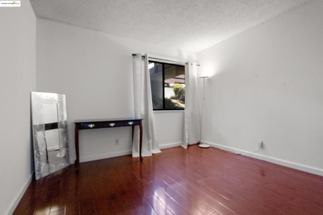 22012 Sevilla Rd, Hayward CA: https://media.crmls.org/mediaz/0f87da6a-b761-43a7-98d7-7f8c3714c64f.jpg