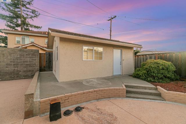 41519 Apricot Ln, Fremont CA: https://media.crmls.org/mediaz/0f88514c-d0d4-4861-9095-355f7ca5f591.jpg