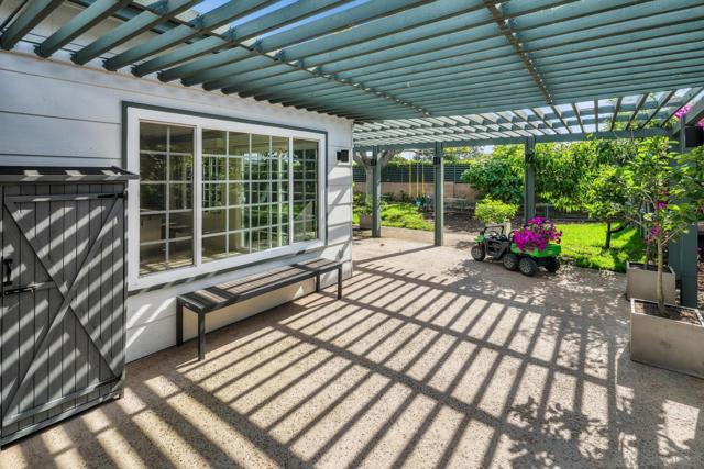 8590 Cliffridge Ave, La Jolla CA: https://media.crmls.org/mediaz/0f885981-6ce3-4ddc-9222-ee417696c743.jpg