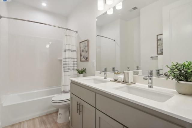 Image 22 of 46 For 239 N St  