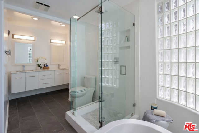 1129 2nd Street, Hermosa Beach CA: https://media.crmls.org/mediaz/0f88b19c-42b6-465f-99c6-9ec21cc07cc6.jpg
