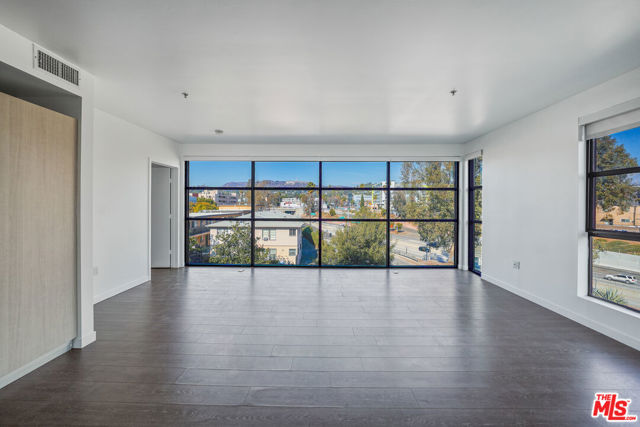 5800 Harold Way, Los Angeles CA: https://media.crmls.org/mediaz/0f88b200-534d-460e-93c9-87b816495667.jpg