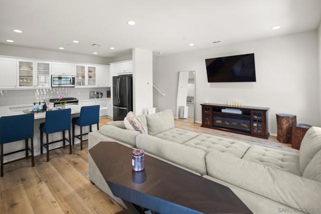 1257 Calle Datura, Chula Vista CA: https://media.crmls.org/mediaz/0f88ed94-e529-40ed-9721-ee344a1d27f1.jpg