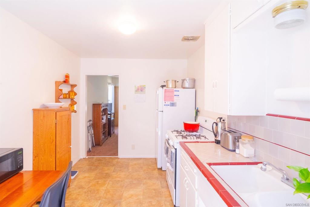 MLS #250032032SD img 9