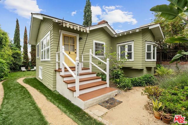 2116 3rd Street, Santa Monica CA: https://media.crmls.org/mediaz/0f892759-0d56-4d06-a32e-37cd6d0bd91d.jpg