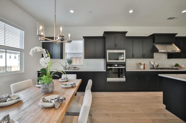 592 Santa Lucia Way, Marina CA: https://media.crmls.org/mediaz/0f89a31c-6e8c-4a7b-a606-36cc00efb6ec.jpg