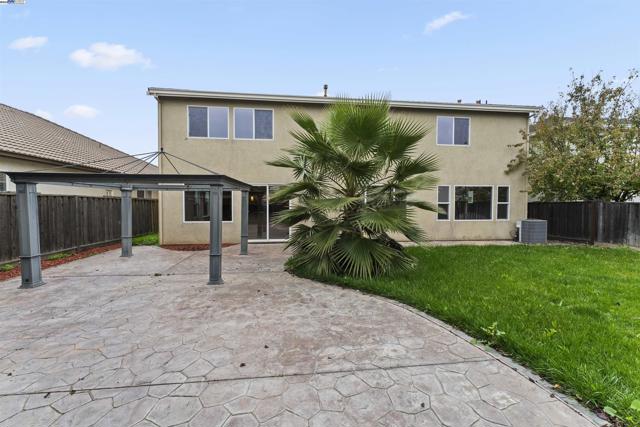 204 Daylily Ln, Patterson CA: https://media.crmls.org/mediaz/0f89ba0c-60cb-41a0-ae63-38cad9b0763f.jpg