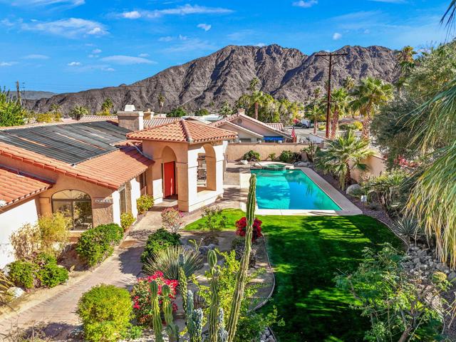 53720 Avenida Carranza, La Quinta CA: https://media.crmls.org/mediaz/0f8a73ff-9ec7-43fb-bbef-3f6d3dfc4a7c.jpg
