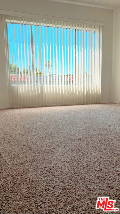 11081 ROSE Avenue, Los Angeles CA: https://media.crmls.org/mediaz/0f8a7b42-c2fa-4198-ad7a-f27f88be0291.jpg