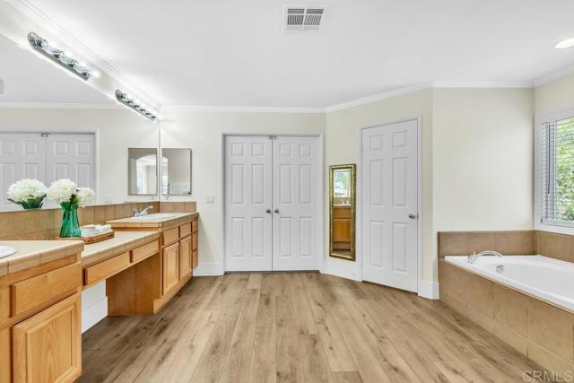 Detail Gallery Image 24 of 53 For 1404 Logan Ct, Escondido,  CA 92027 - 5 Beds | 4 Baths