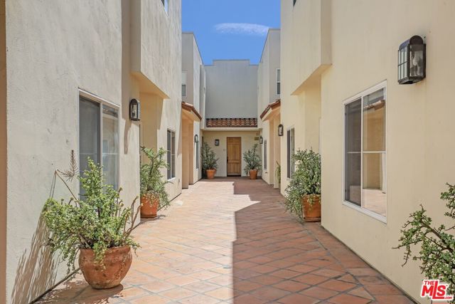 640 Sweetzer Avenue, Los Angeles, California 90048, 2 Bedrooms Bedrooms, ,3 BathroomsBathrooms,Townhouse,For Sale,Sweetzer,24421759