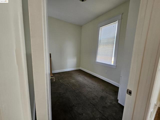 2825 Market St, Oakland CA: https://media.crmls.org/mediaz/0f8ad7dc-dbb9-4587-a25f-7515c2a2e6c0.jpg