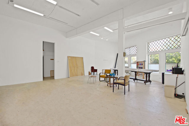 1802 Pacific Avenue, Venice CA: https://media.crmls.org/mediaz/0f8ade7f-5e5f-4cfe-bdf5-b4e6b00ef3f9.jpg