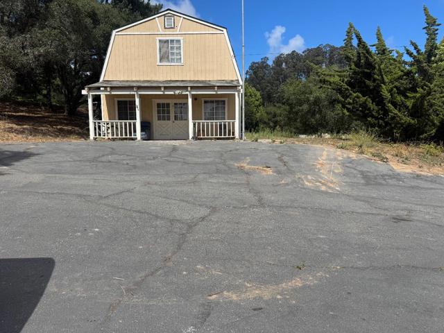 7500 Langley Canyon Road, Salinas CA: https://media.crmls.org/mediaz/0f8b3ebb-f3bb-49e7-b79a-1acf0024c039.jpg