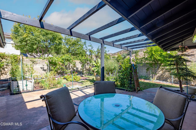 1641 Trafalgar Place, Westlake Village CA: https://media.crmls.org/mediaz/0f8bad11-4822-4f72-8088-b1cecd923b54.jpg