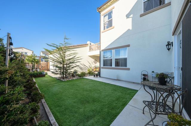 477 Marina Heights Drive, Marina CA: https://media.crmls.org/mediaz/0f8bb2f3-4b20-4ce0-95ce-3fefb3c699f2.jpg