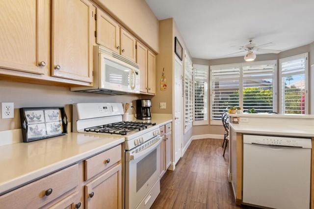 37395 Purple Shadow Road, Palm Desert CA: https://media.crmls.org/mediaz/0f8bd1fe-28b7-4874-8849-91ffa51c82e9.jpg